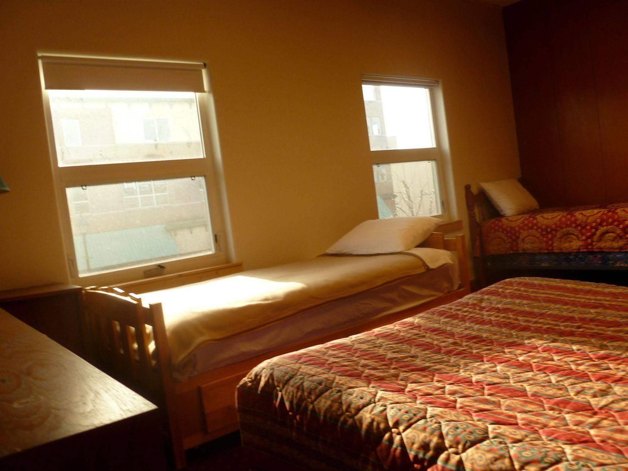 Vernon Hostel Экстерьер фото